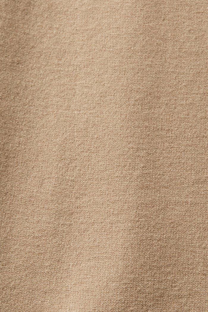 Ausgestelltes Strickkleid