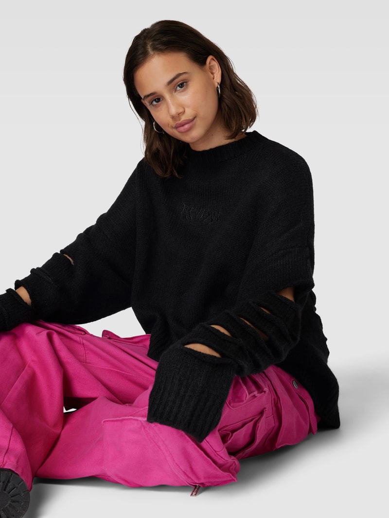 Strickpullover mit rückseitigen Cut Outs in schwarz