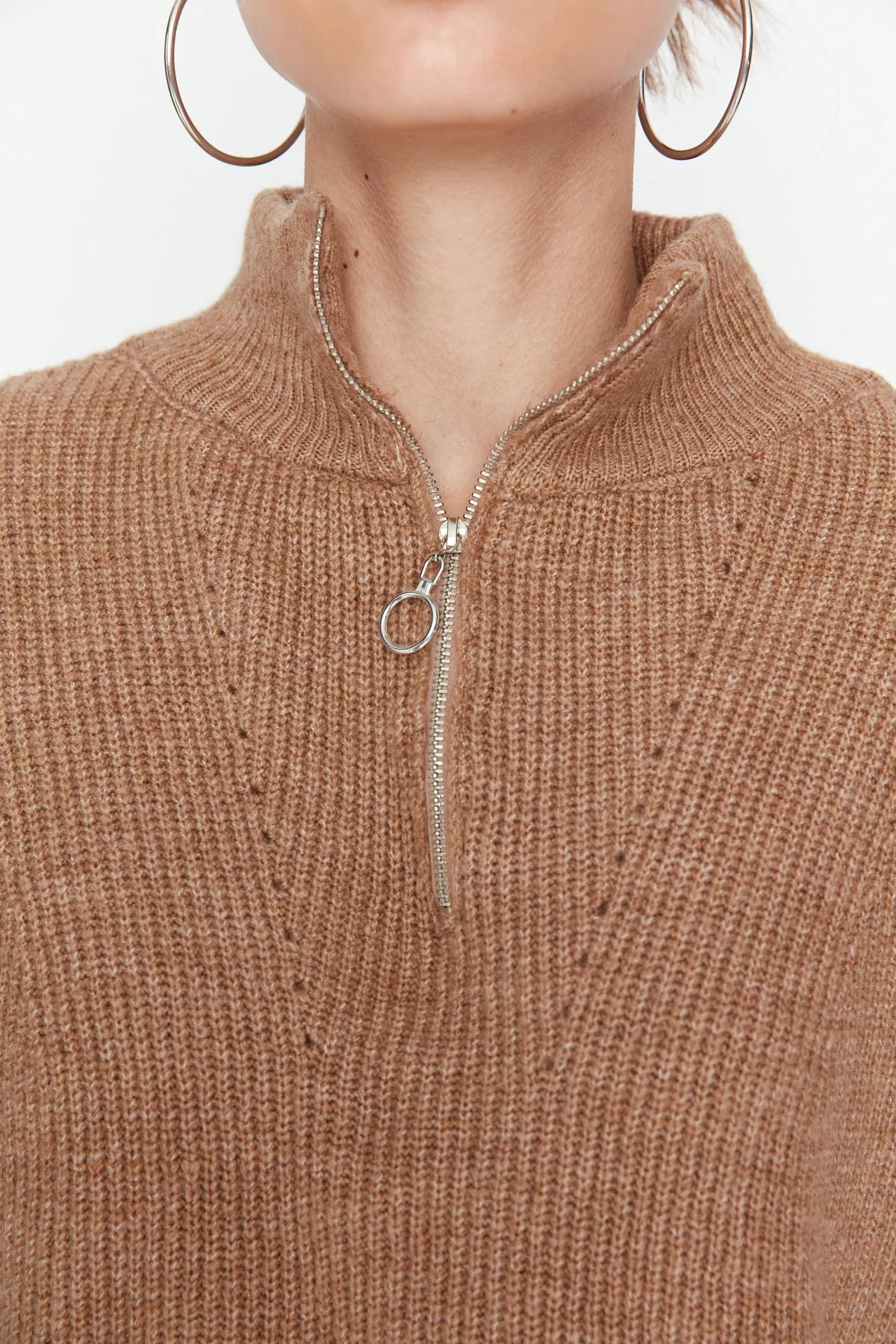 Trendyol Collection  Kamelfarbener Strickpullover mit weicher Struktur und Reißverschluss TWOAW20XS0009