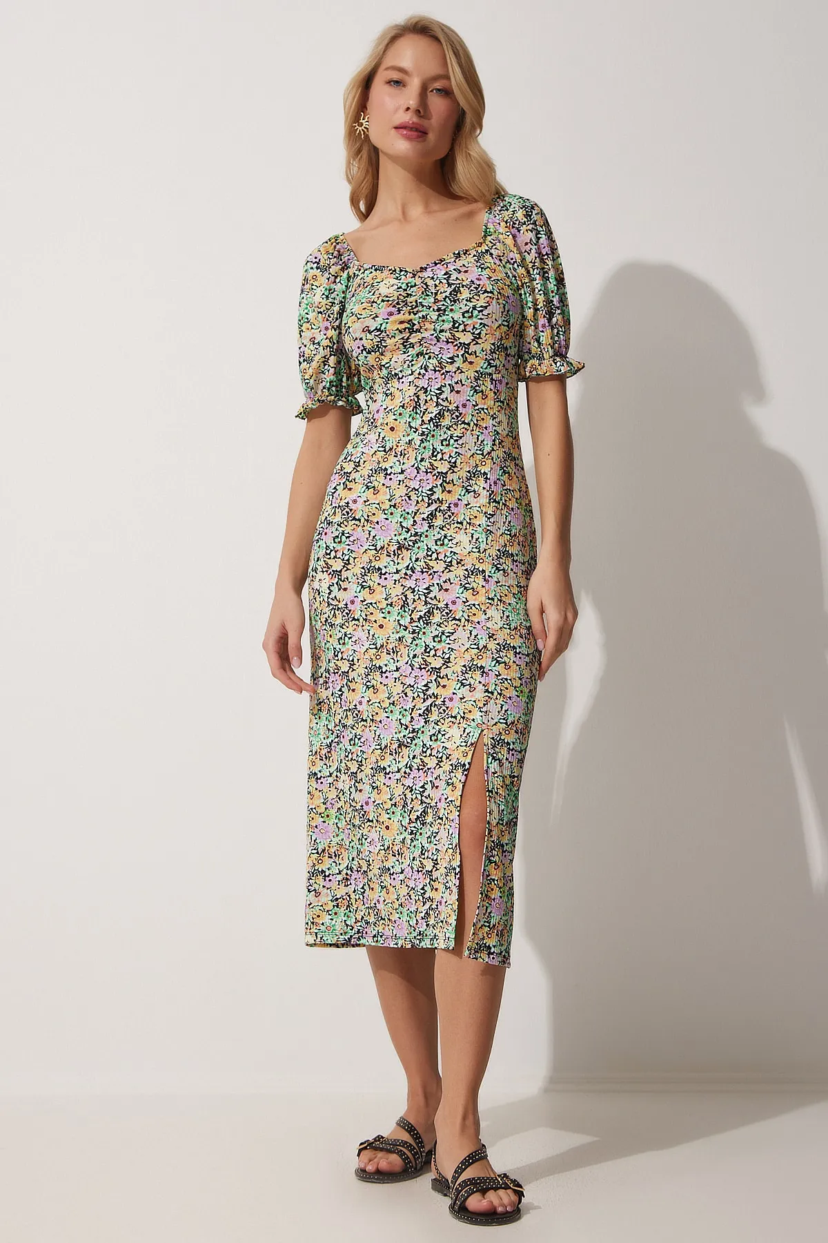 Happiness İstanbul  Damen-Sommerkleid aus Viskose mit elastischem Carmenkragen in Gelb und Schwarz MC00172
