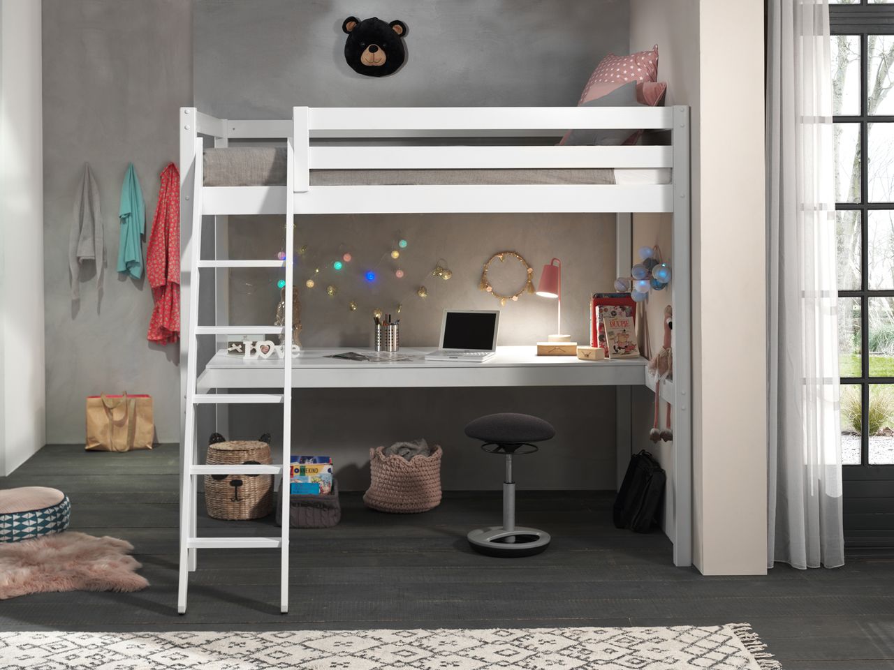 VIPACK Hochbett mit Liegefläche 140 x 200 cm und großer Schreibtischplatte, Ausf. weiß lackiert