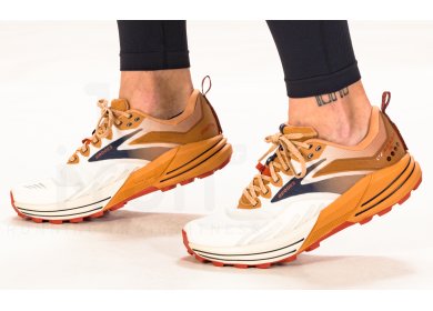 Brooks Cascadia 16 M
