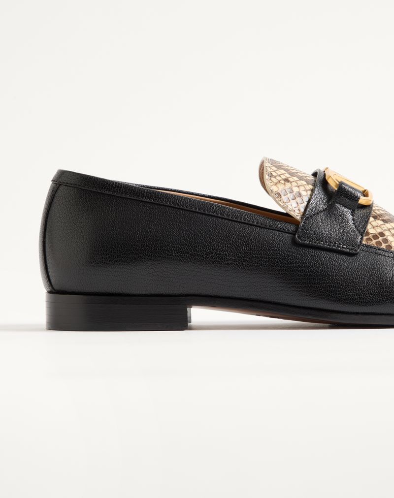 Mocassim VLogo Signature em couro Kid e Python