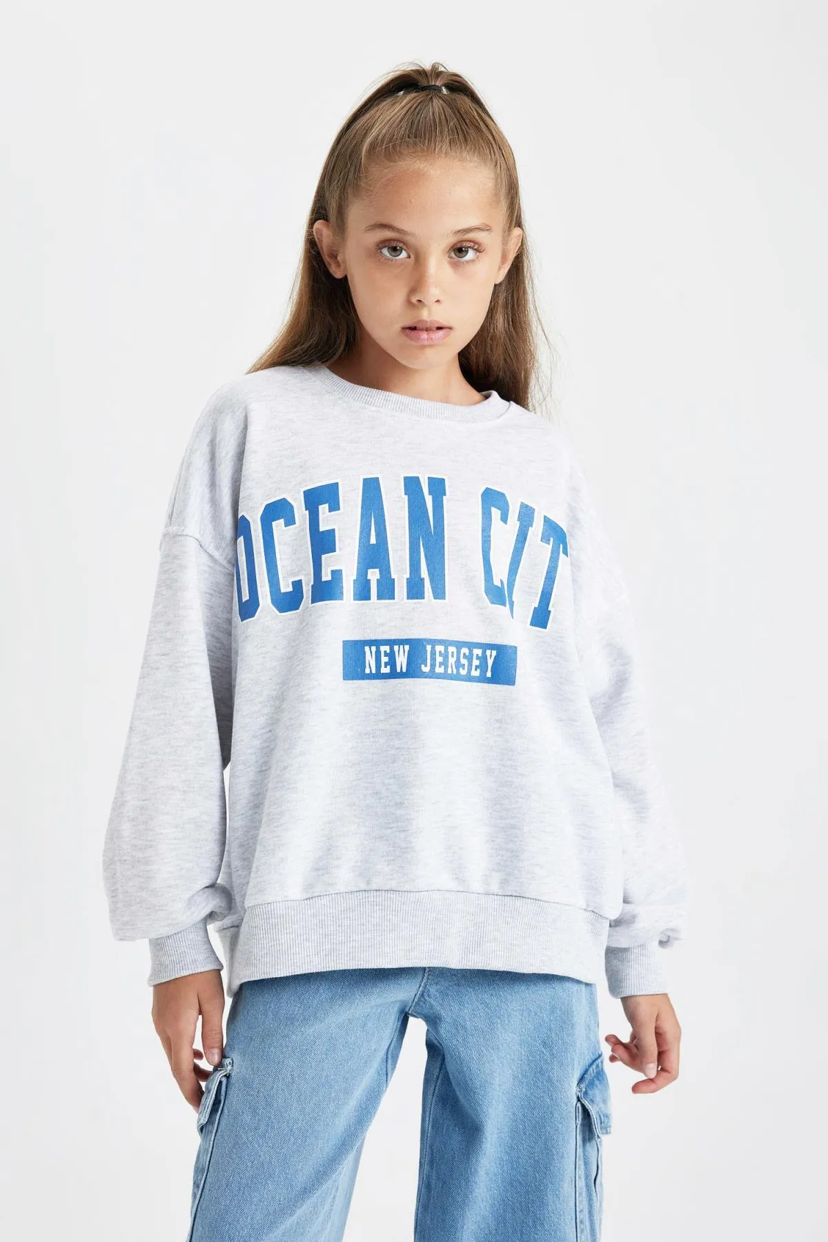 DeFacto  Mädchen-Sweatshirt mit Rundhalsausschnitt in Oversize-Passform B0954a823au