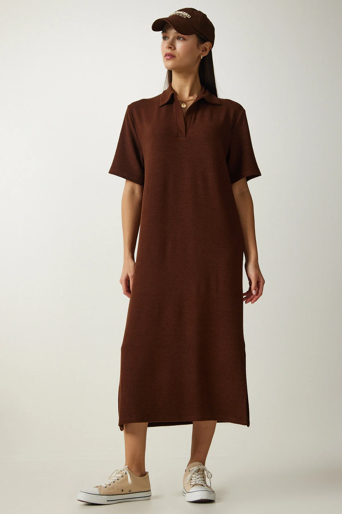 Happiness İstanbul  Braunes geripptes Strickkleid mit Rollkragen für Damen DZ00110