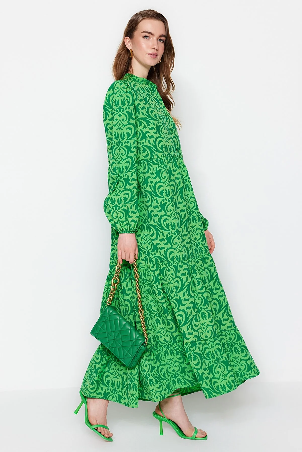 Trendyol Modest  Grünes, gemustertes Kleid aus gewebter Baumwolle mit halber Knopfleiste und weiter Passform TCTSS23EB00222