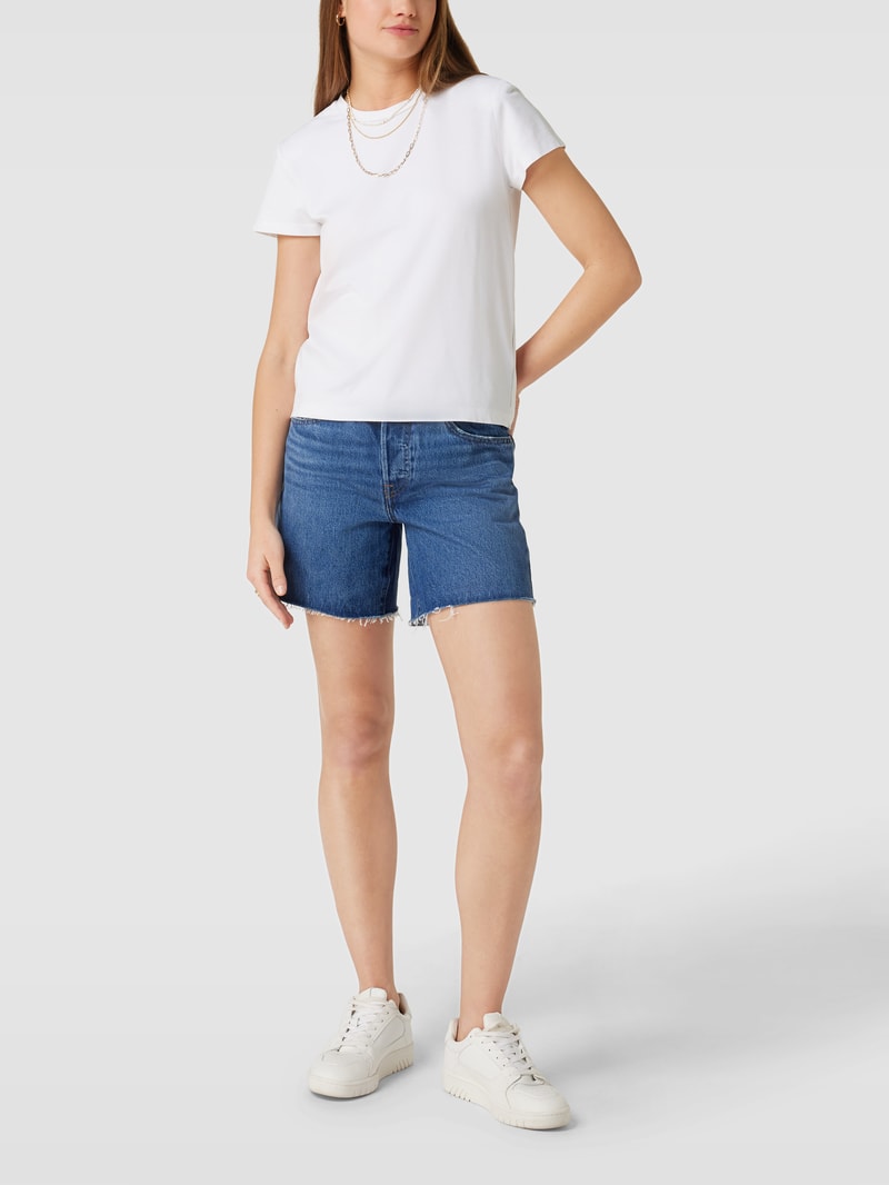 Jeansshorts mit ausgefransten Abschlüssen in jeans