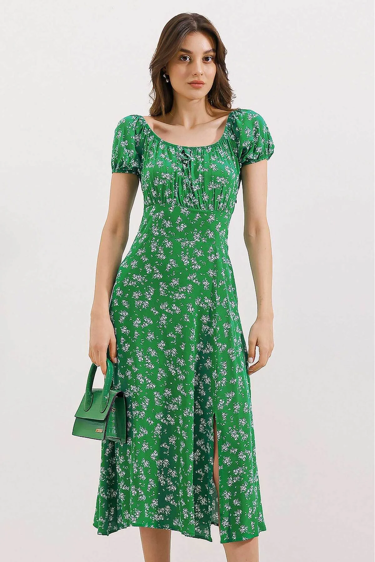 Bigdart  2427 Geblümtes Viskosekleid mit Schlitz - Grün
