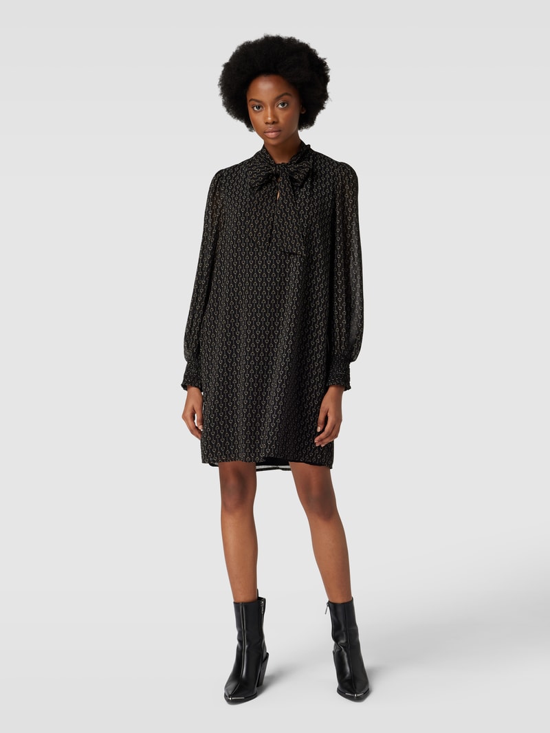 Knielanges Kleid mit Ballonärmeln in schwarz