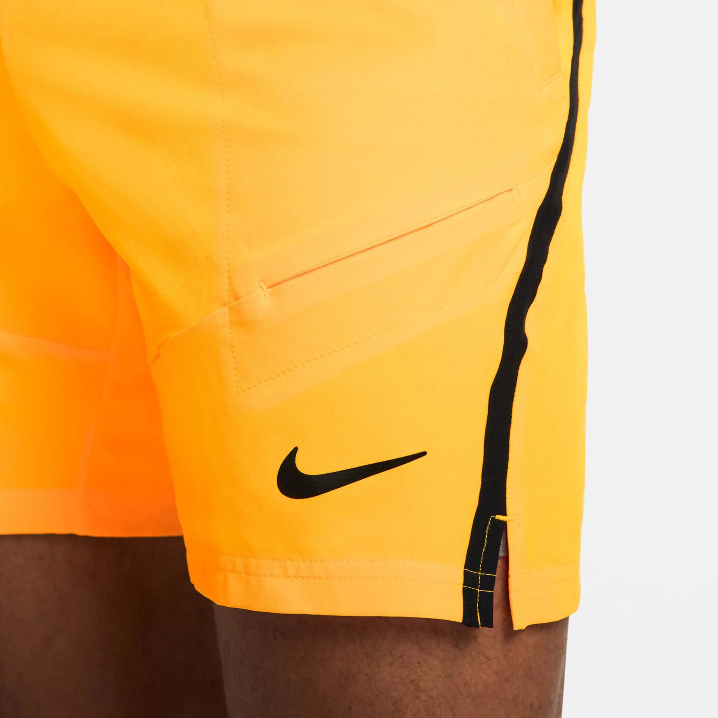 Dri-Fit Court Advantage 7in Shorts Herren - Orange, Schwarz