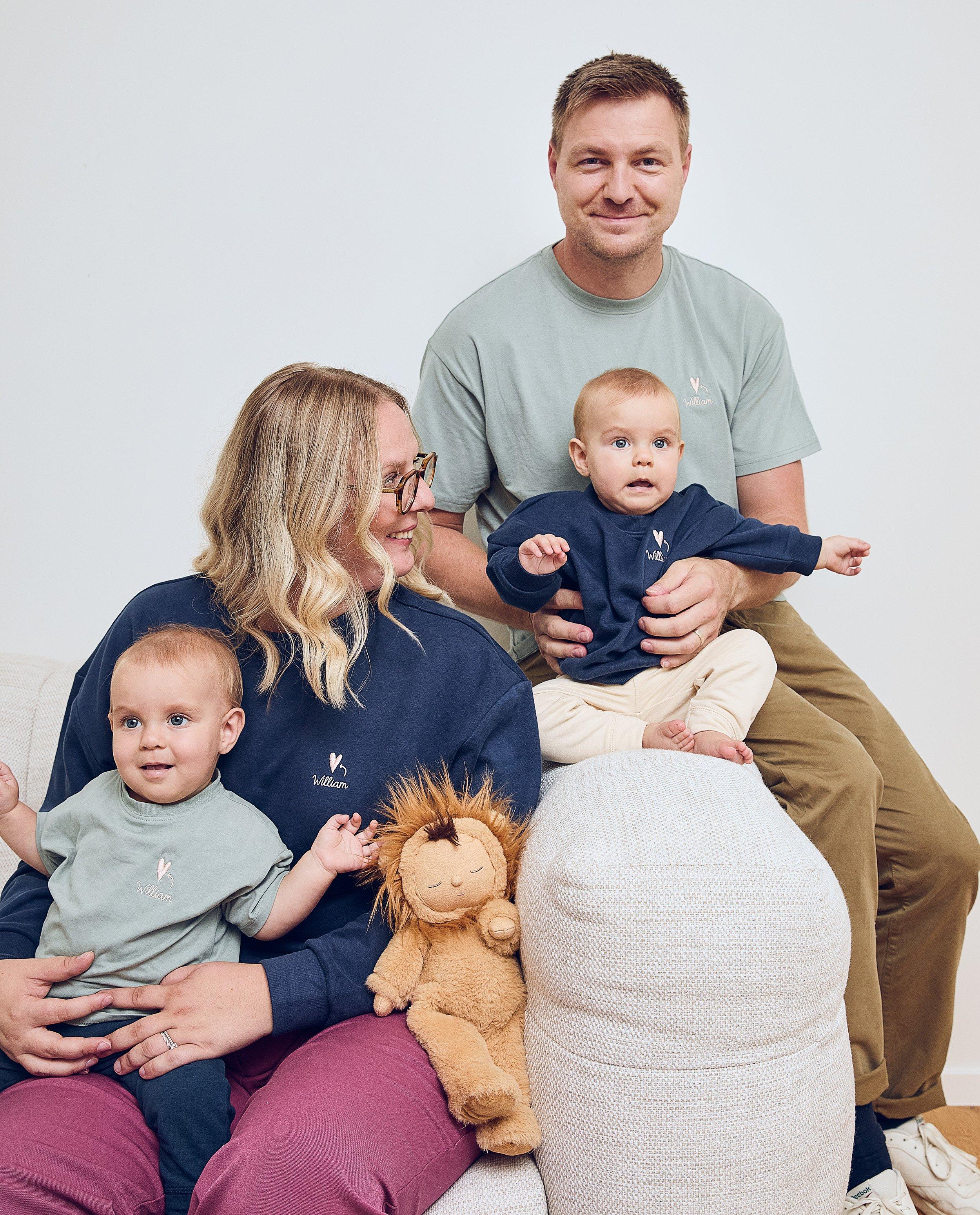Pulover Studio Unique personalizabil cu imprimeu de suvenir, albastru închis pentru bebeluși