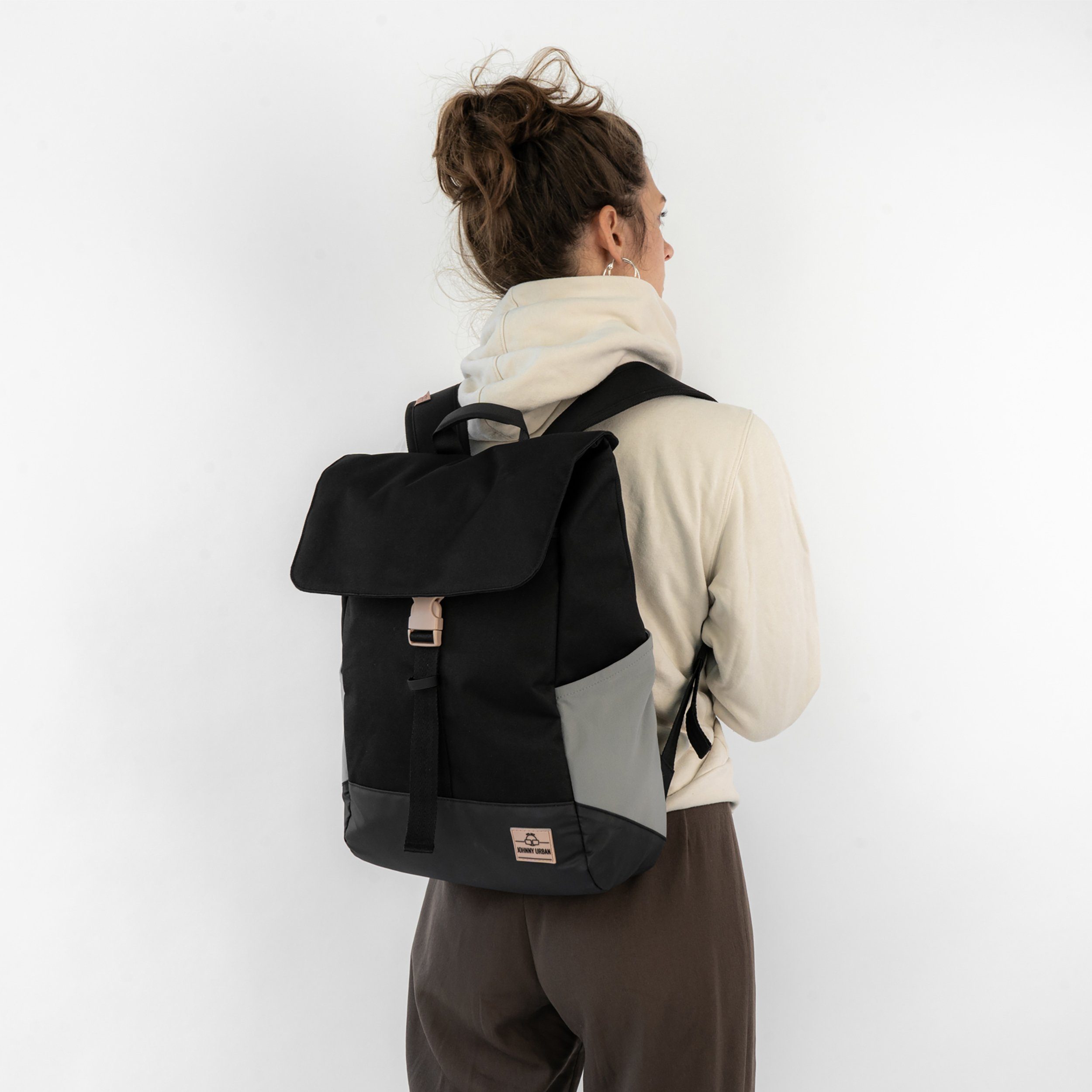 Johnny Urban Cityrucksack MIKA, Rolltop Damen Herren, Laptop Fach, Flexible Größe, Gepolstertes Laptopfach, Wasserabweisend