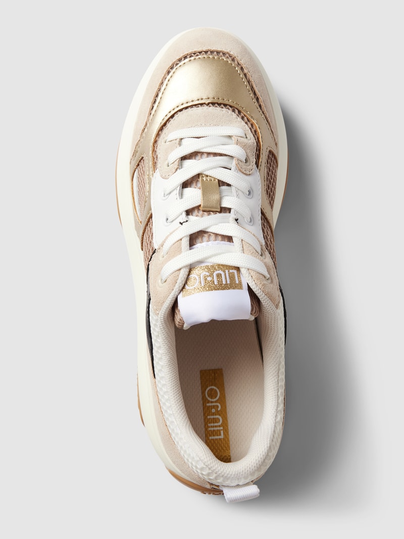 Sneaker mit tonalem Besatz in sand