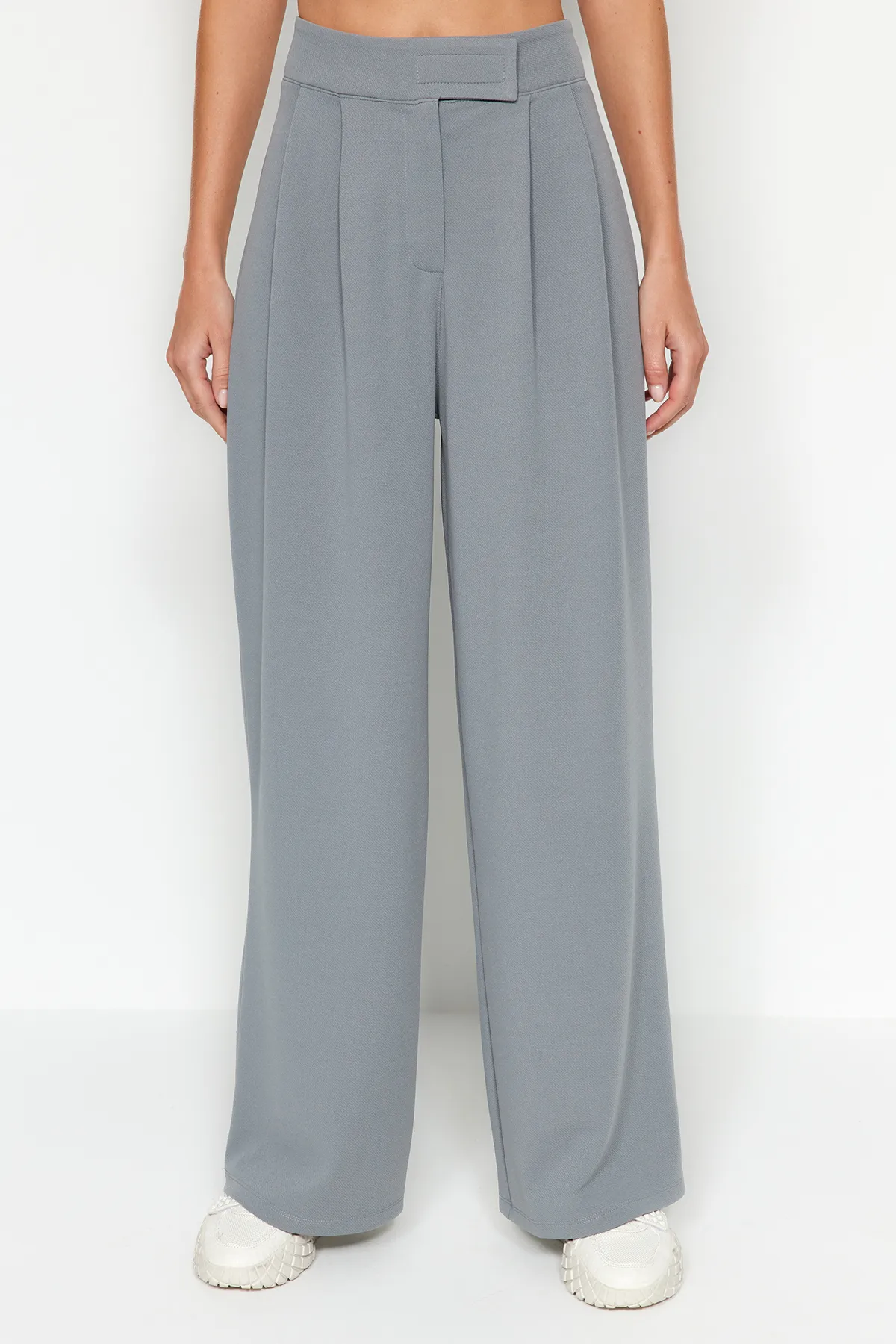 Trendyol Collection  Delfingraue Strickhose mit Klettverschluss, hoher Taille, Plissee, weitem Bein und weitem Schnitt TWOAW24PL00177