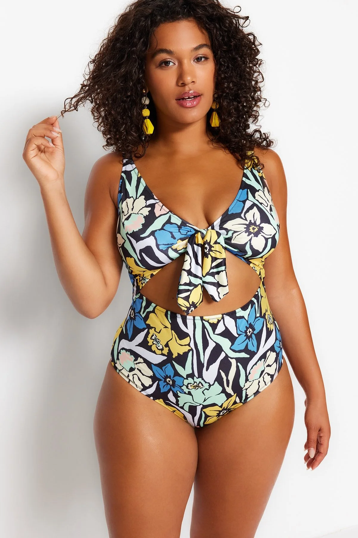 Trendyol Curve  Badeanzug mit Blumenmuster und mehrfarbigem Bindedetail