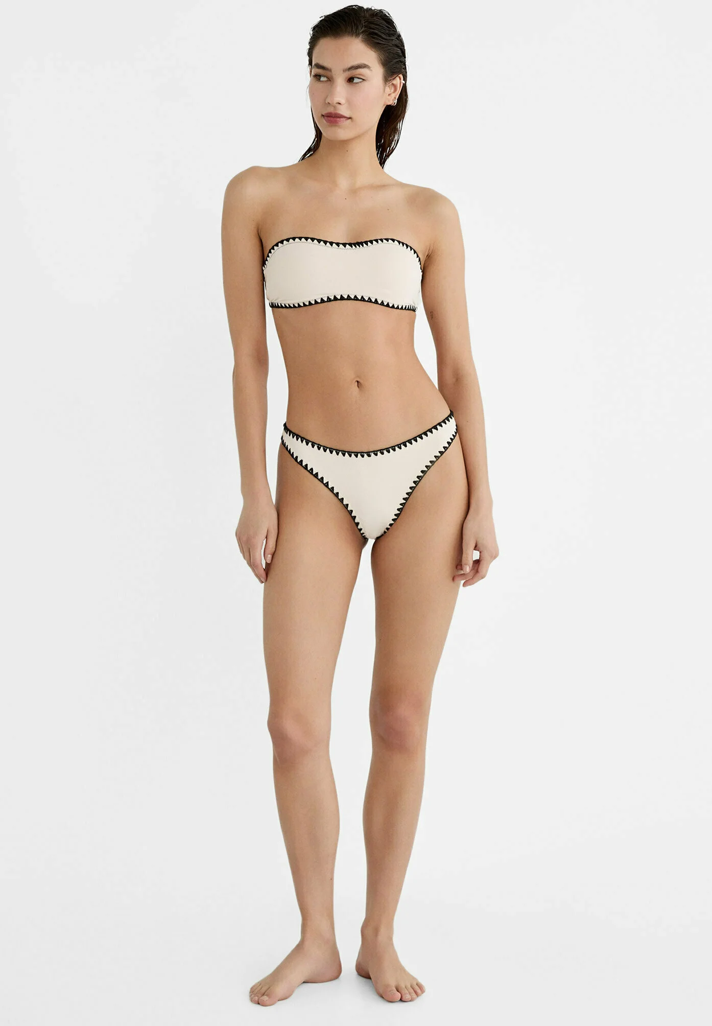 Stradivarius BANDEAU BORDADO - Top de bikini