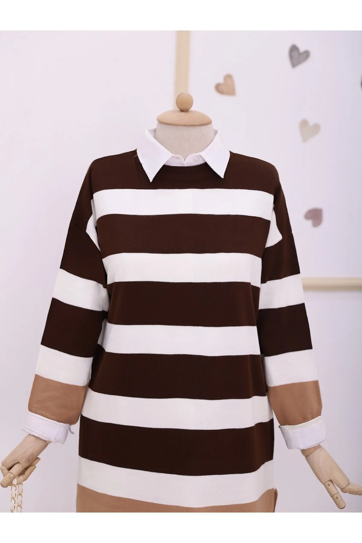 Modamorfo  Dick gestreifte Stricktunika mit Rundhalsausschnitt und Schlitz