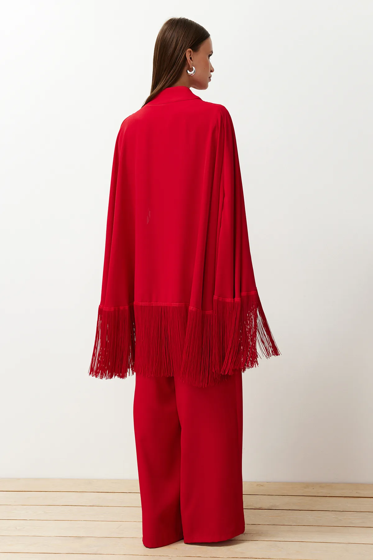 Trendyol Modest  Roter Cape-Jumpsuit mit Quasten für den Abendkleid-Anzug TCTAW24DB00007