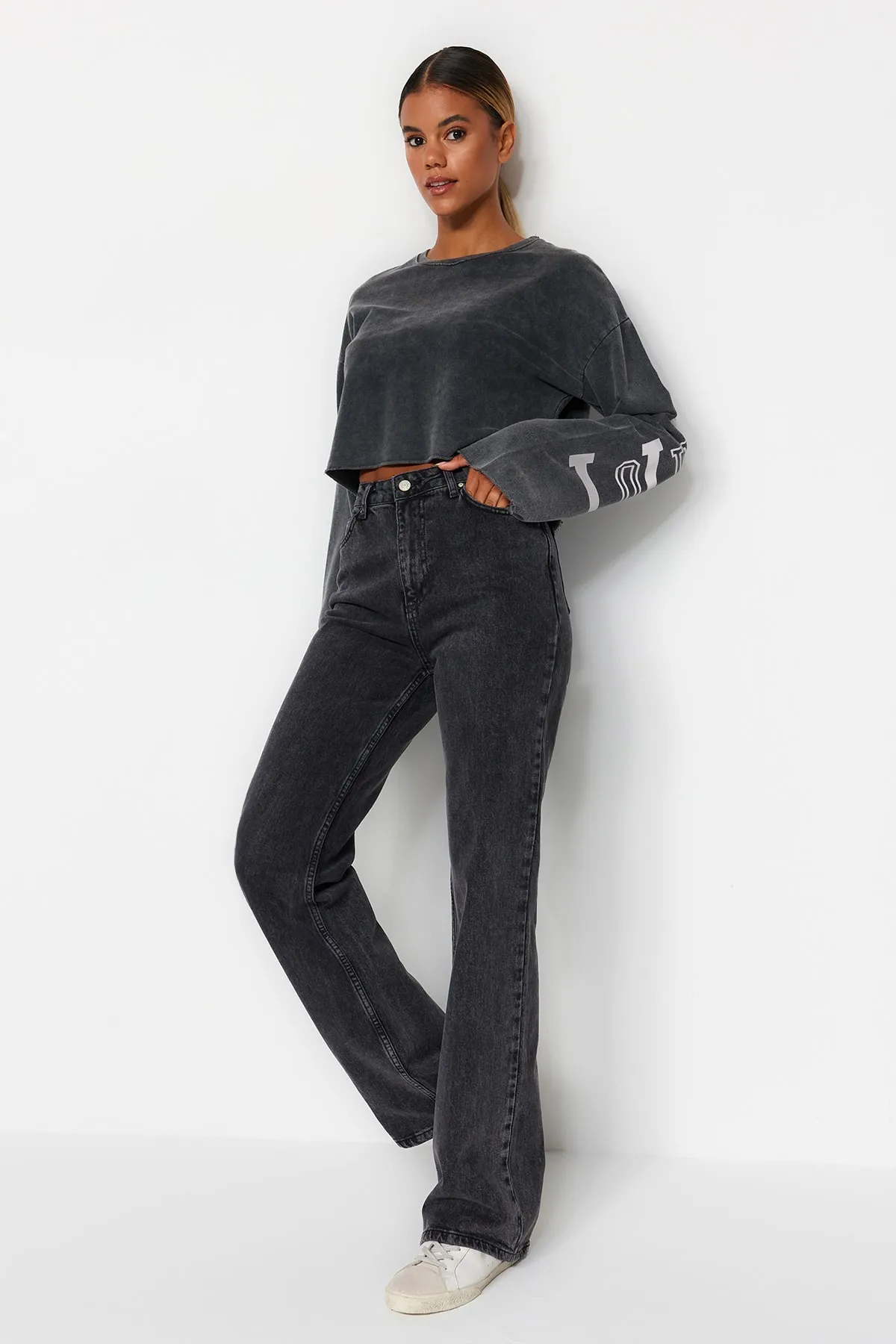 Trendyol Collection  Schwarze bequeme Jeans mit hoher Taille und weitem Bein TWOAW24JE00069