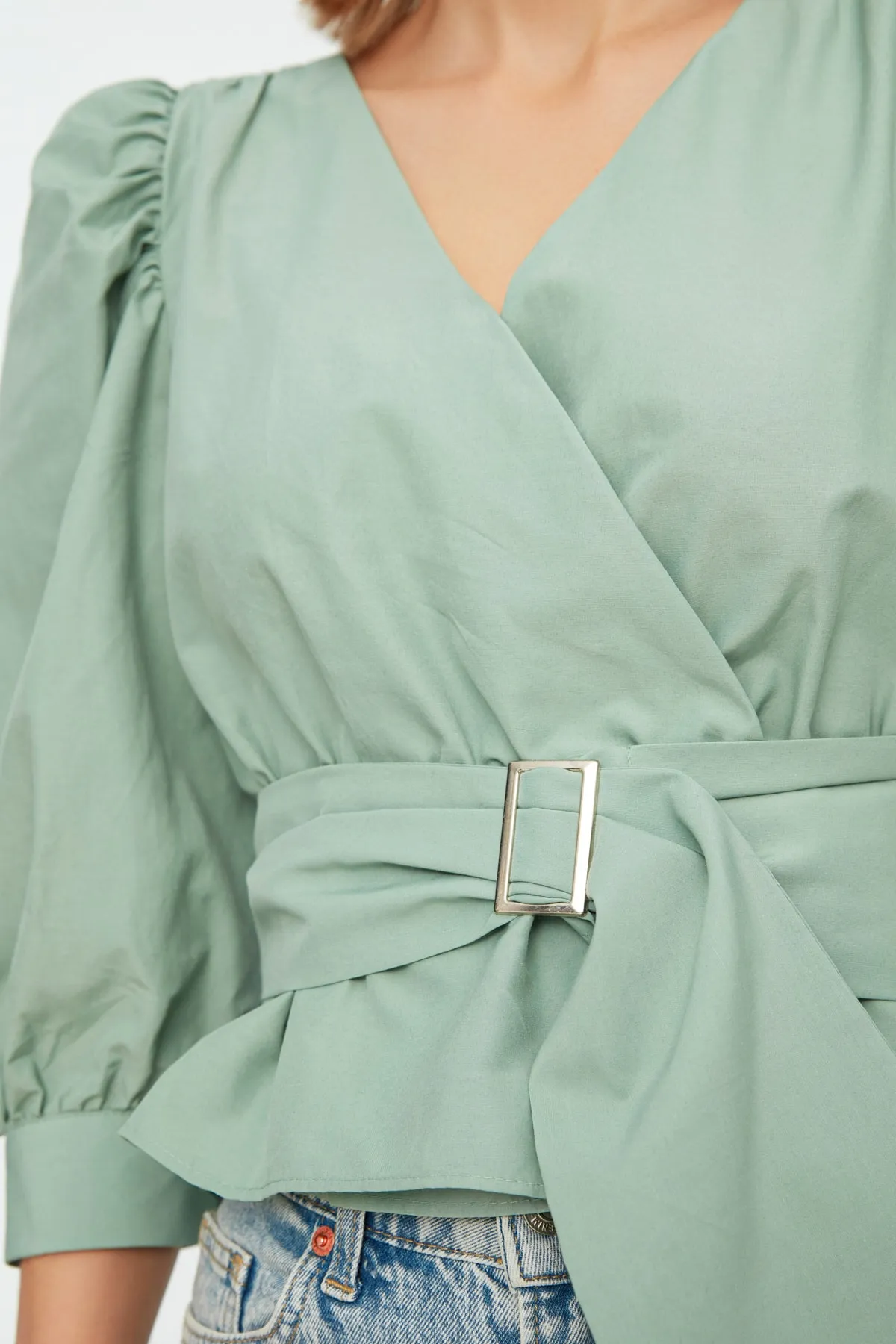 Trendyol Collection  Mintgrüne zweireihige Webbluse mit Gürtel TWOAW20BZ0923