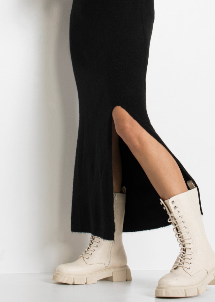 Langes Strickkleid mit Cut-Outs