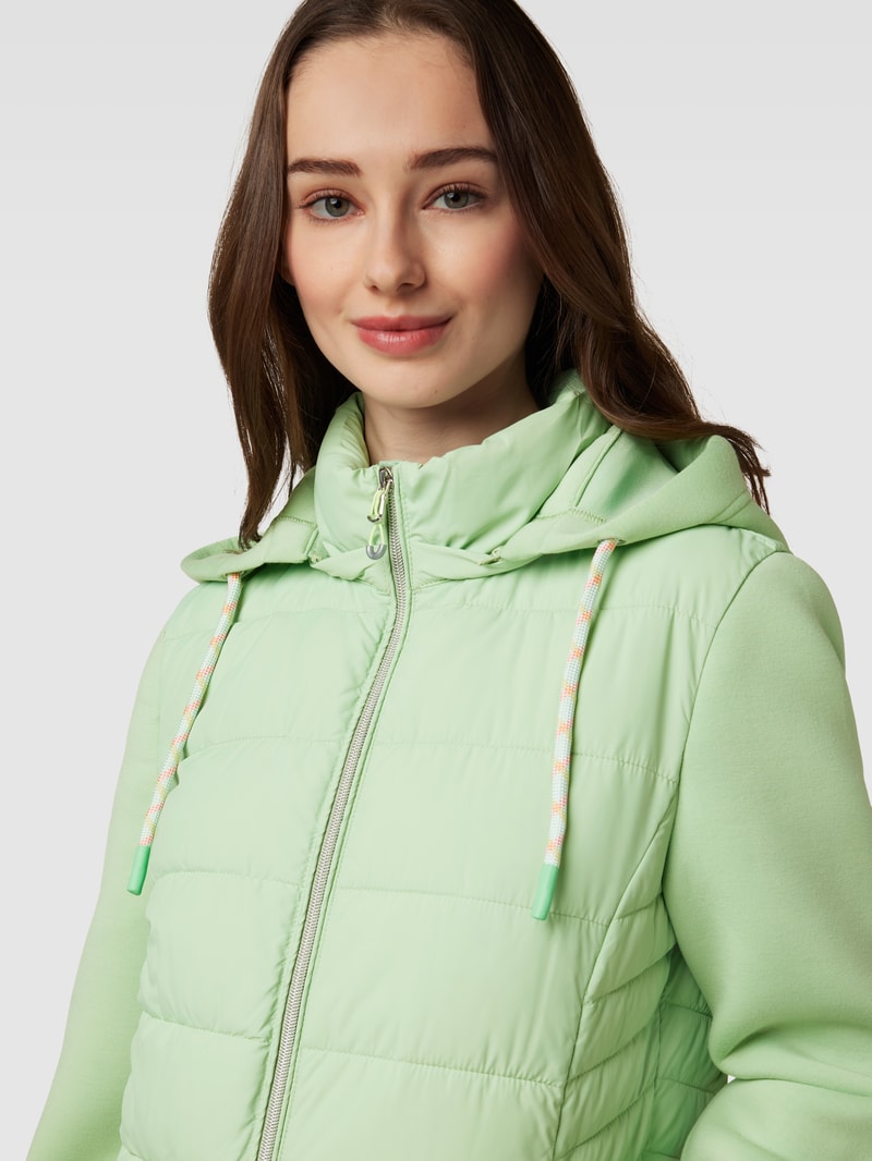 Jacke mit seitlichen Eingrifftaschen in hellgrün