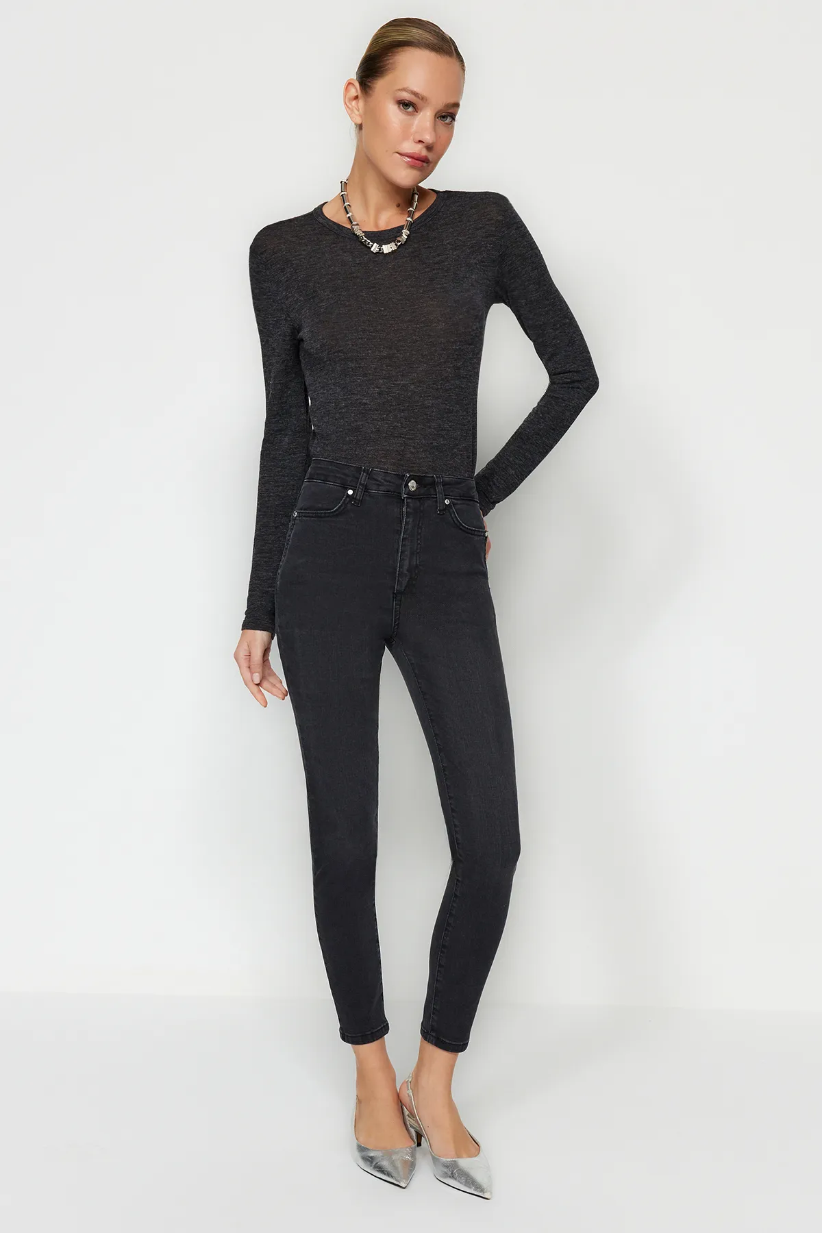 Trendyol Collection  Schwarze Skinny Jeans mit hoher Taille und Taschendetail TWOAW24JE00279