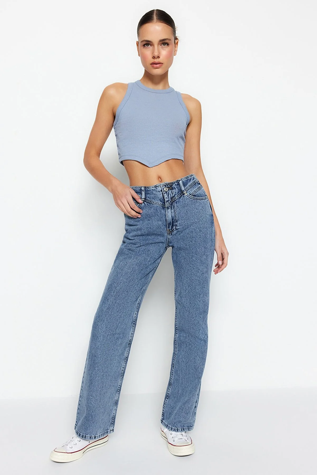 Trendyol Collection  Dunkelblaue Jeans mit hoher Taille und weitem Bein und Detail TWOSS21JE0385