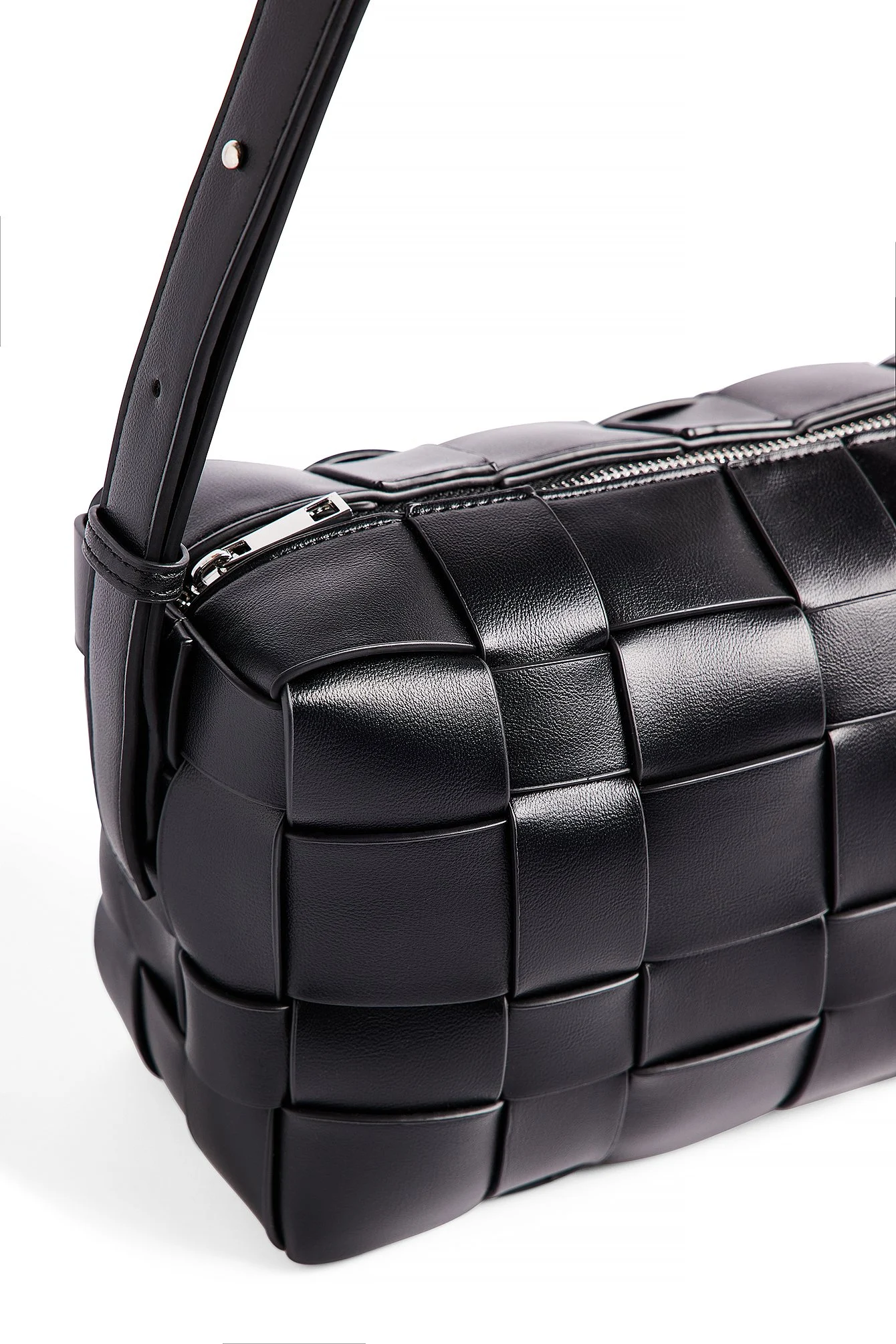 Geflochtene boxy Crossbody-Tasche