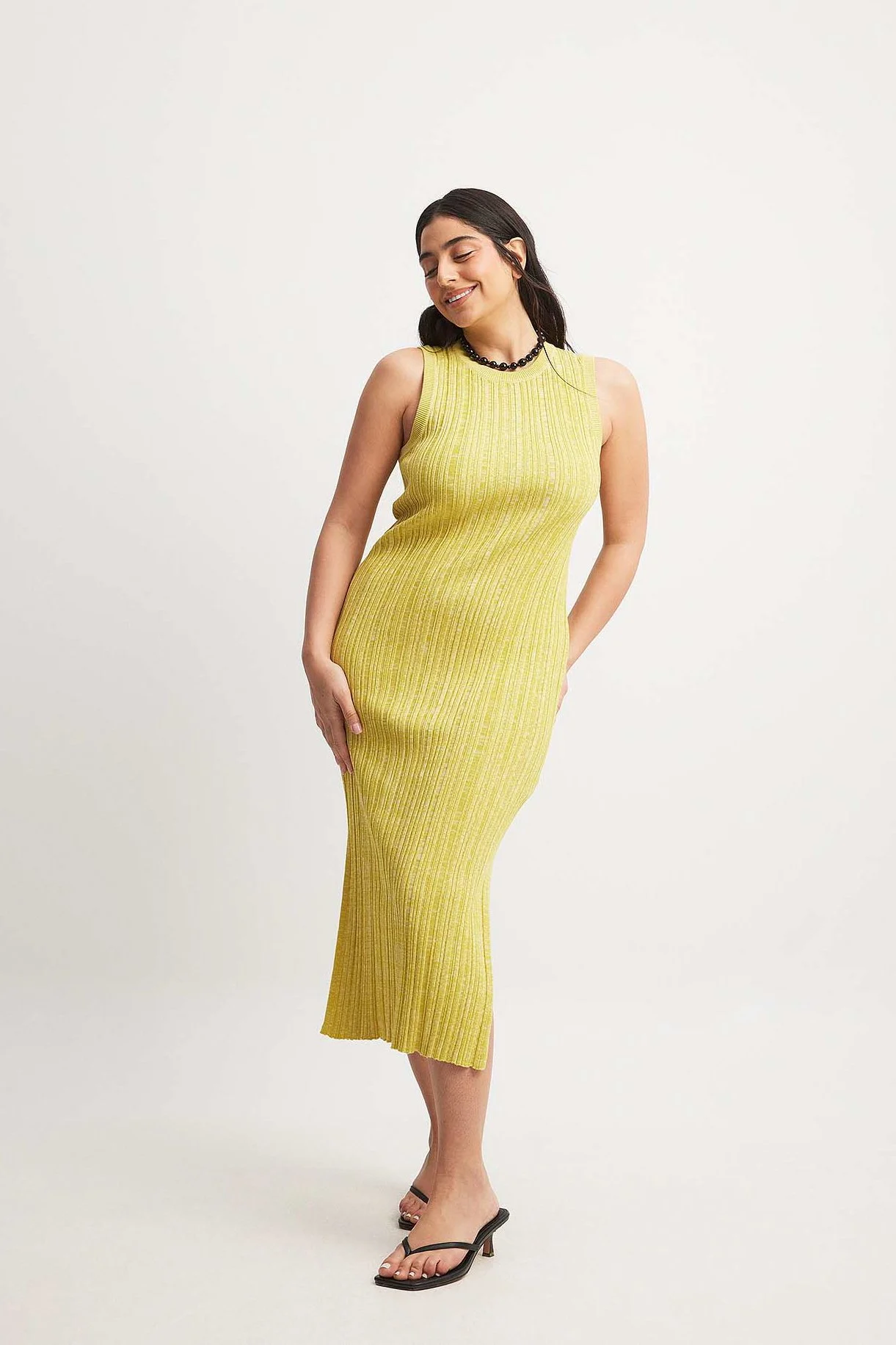 Ärmelloses Midikleid aus Rippenstrick