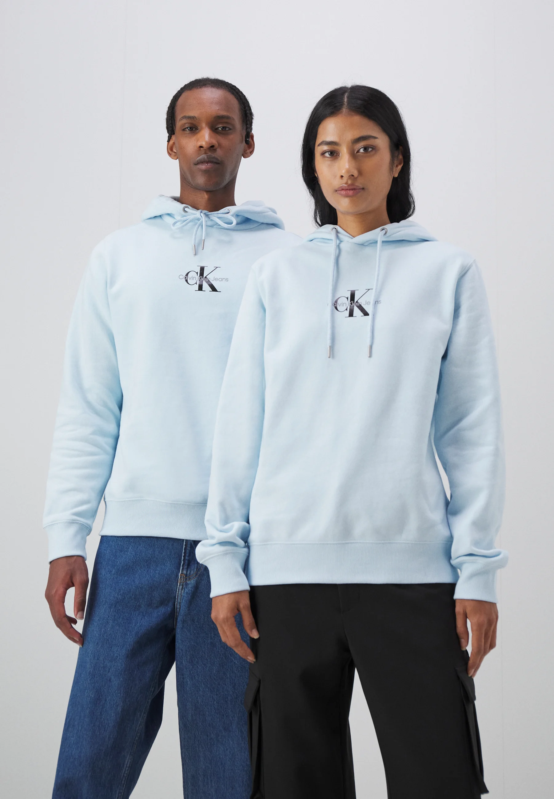 Sudadera con capucha Calvin Klein Jeans Regular Small Monólogo Unisex - Sudadera con capucha