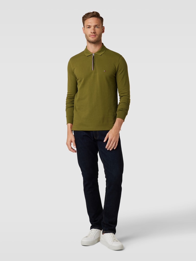 Slim Fit Poloshirt mit Label-Details in olivgrün
