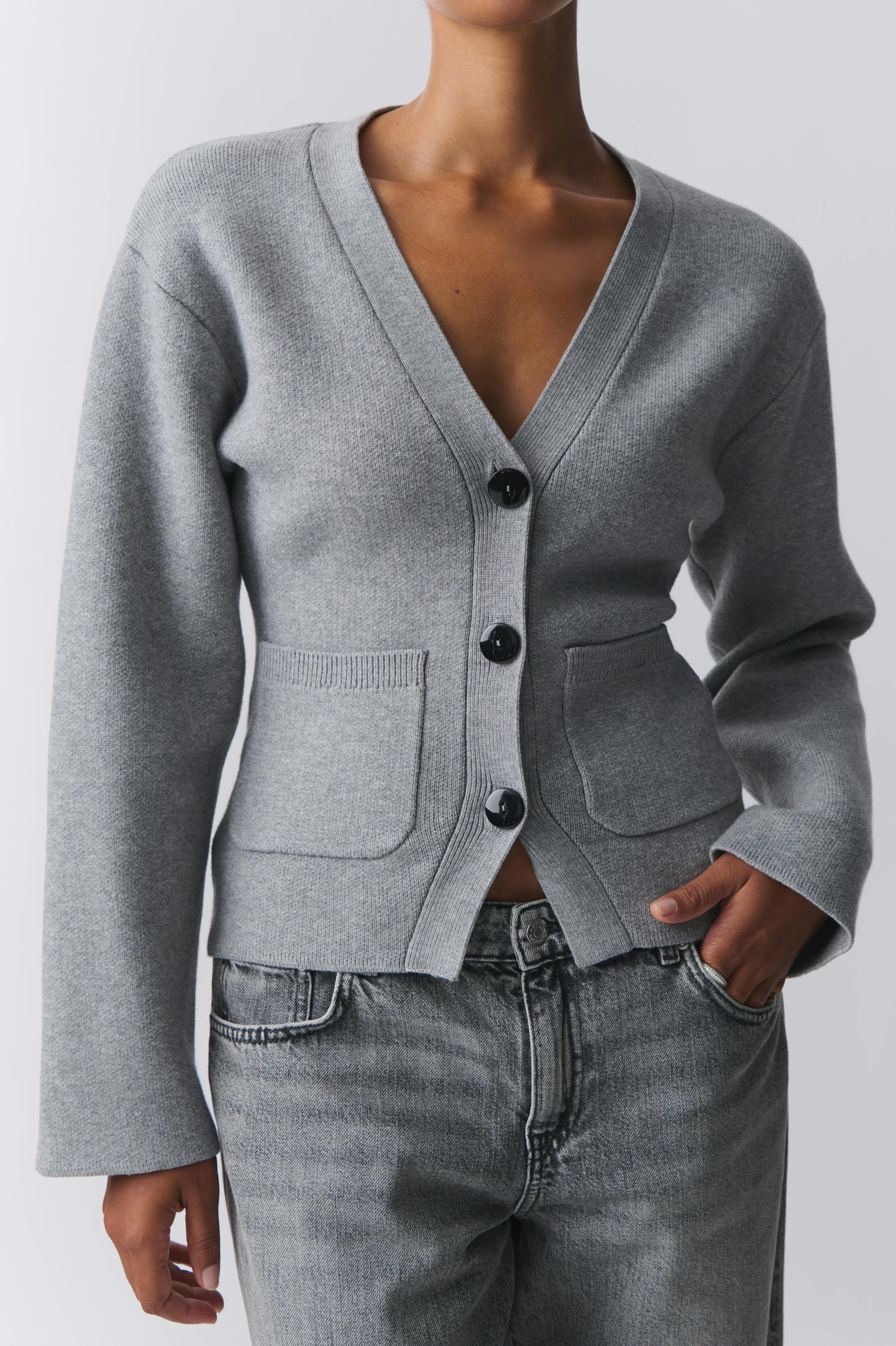 Shaped knitted cardigan