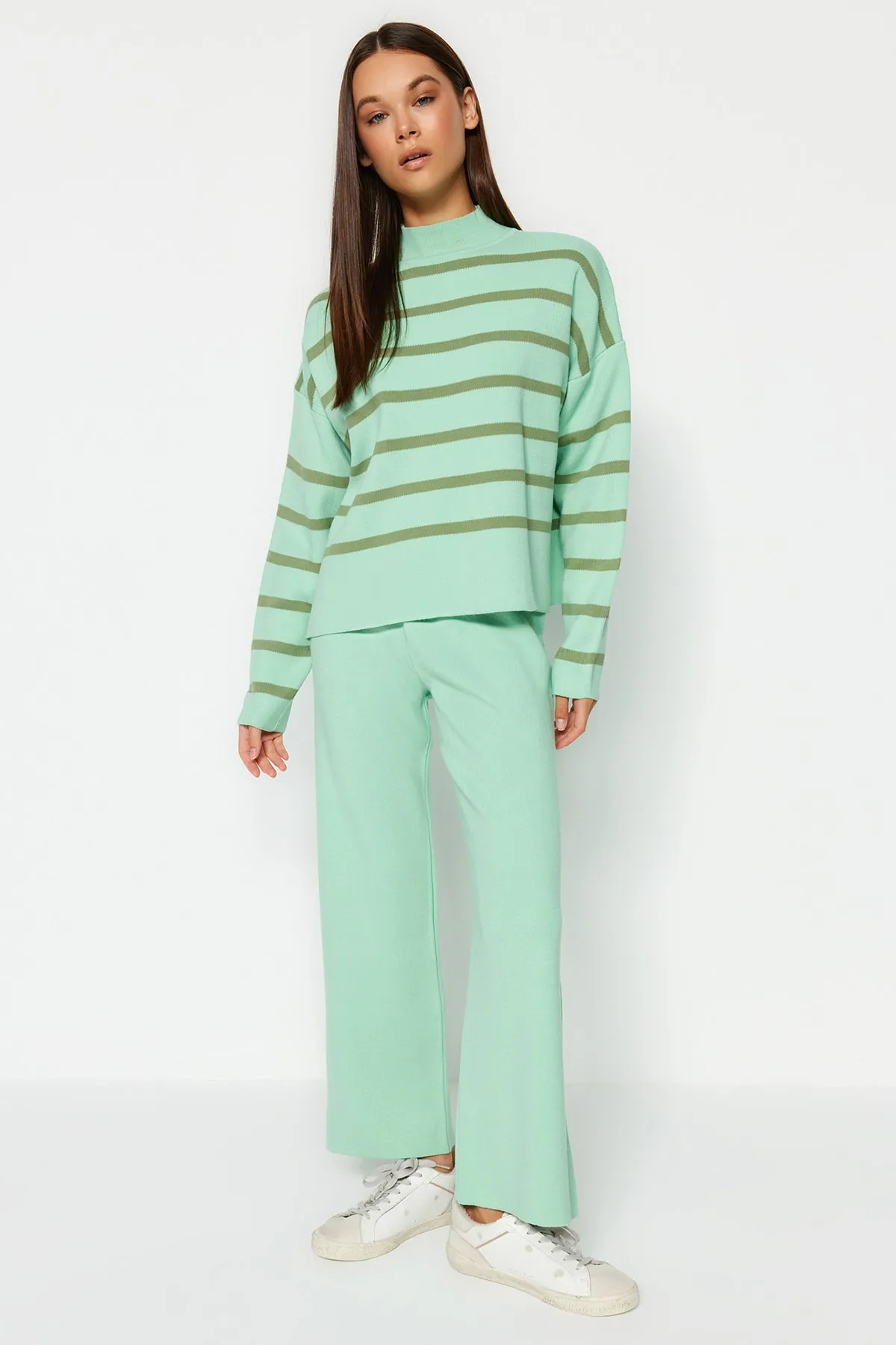 Trendyol Collection  Gestreiftes Strickoberteil- und Unterteil-Set mit grüner Hose TWOAW24AU00045