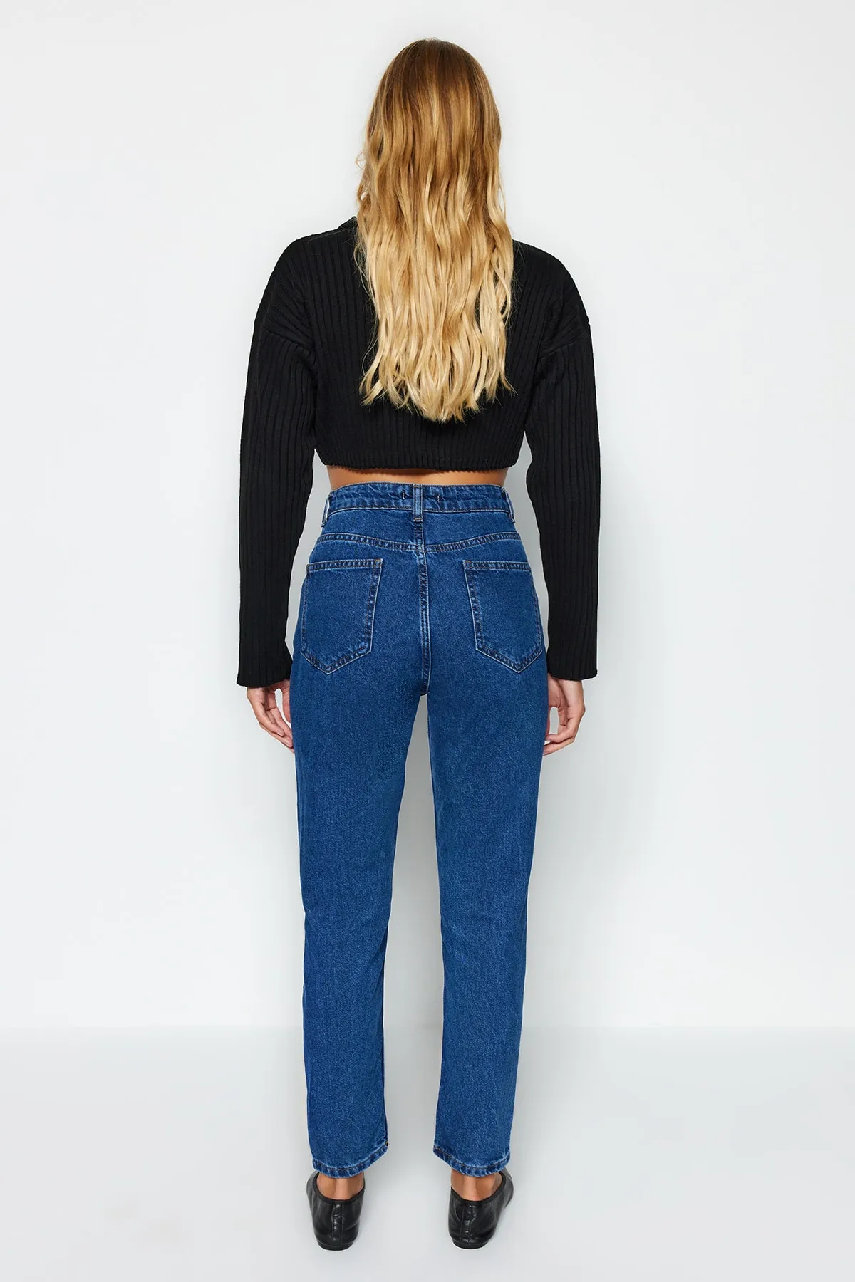 Trendyol Collection  Indigoblaue Mom-Jeans mit hoher Taille TWOSS20JE0108