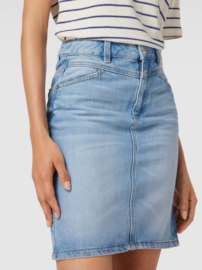 Jeansrock mit Label-Patch in hellblau