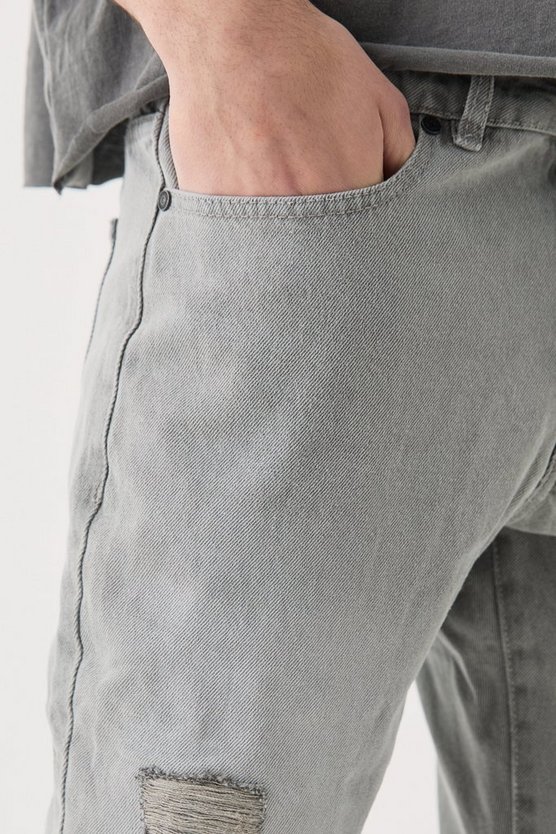 Slim-Fit Schlagjeans mit Rissen