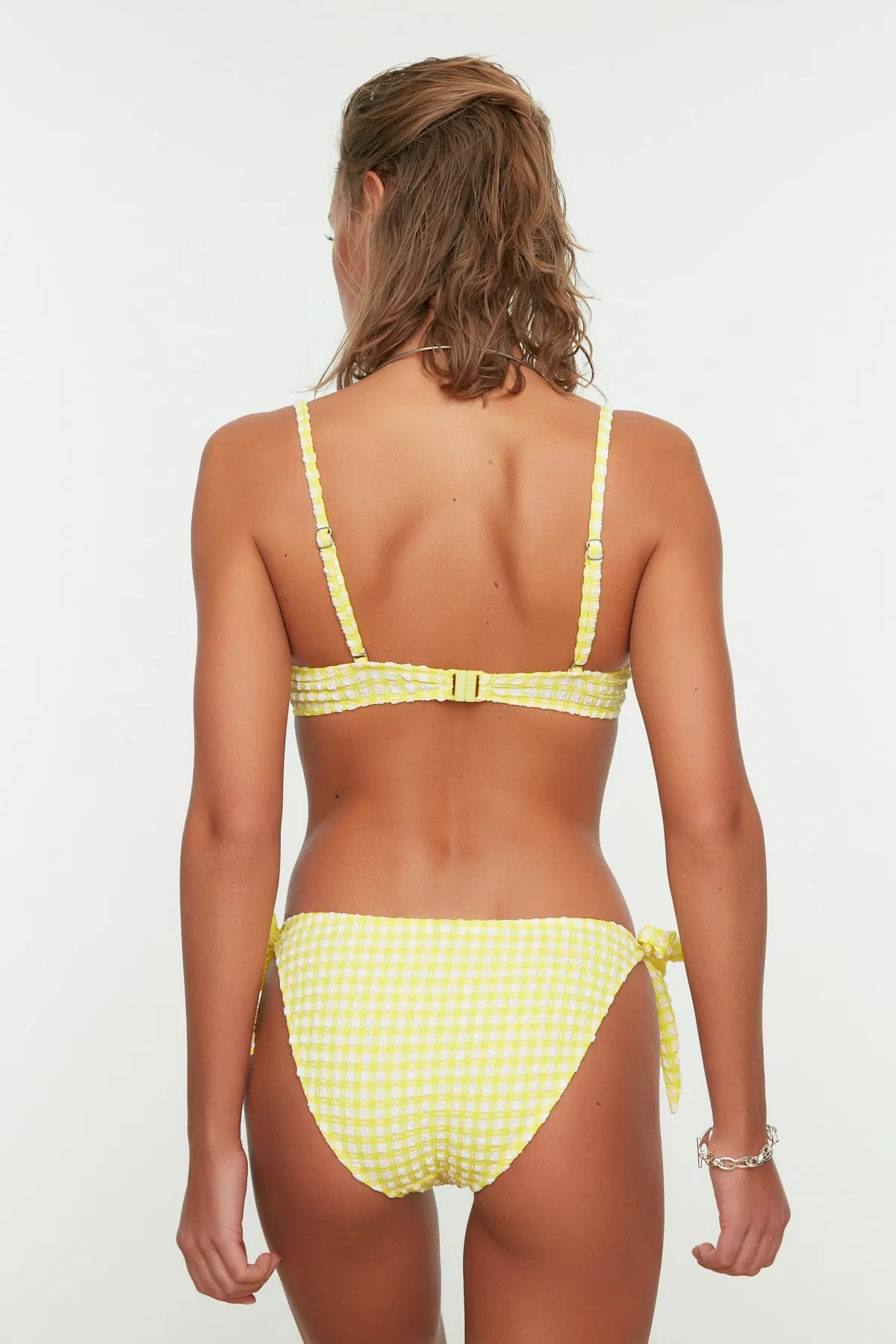 Trendyol Collection  Gelbe Bikinihose mit Rüschen in normaler Passform TBESS22BA0074