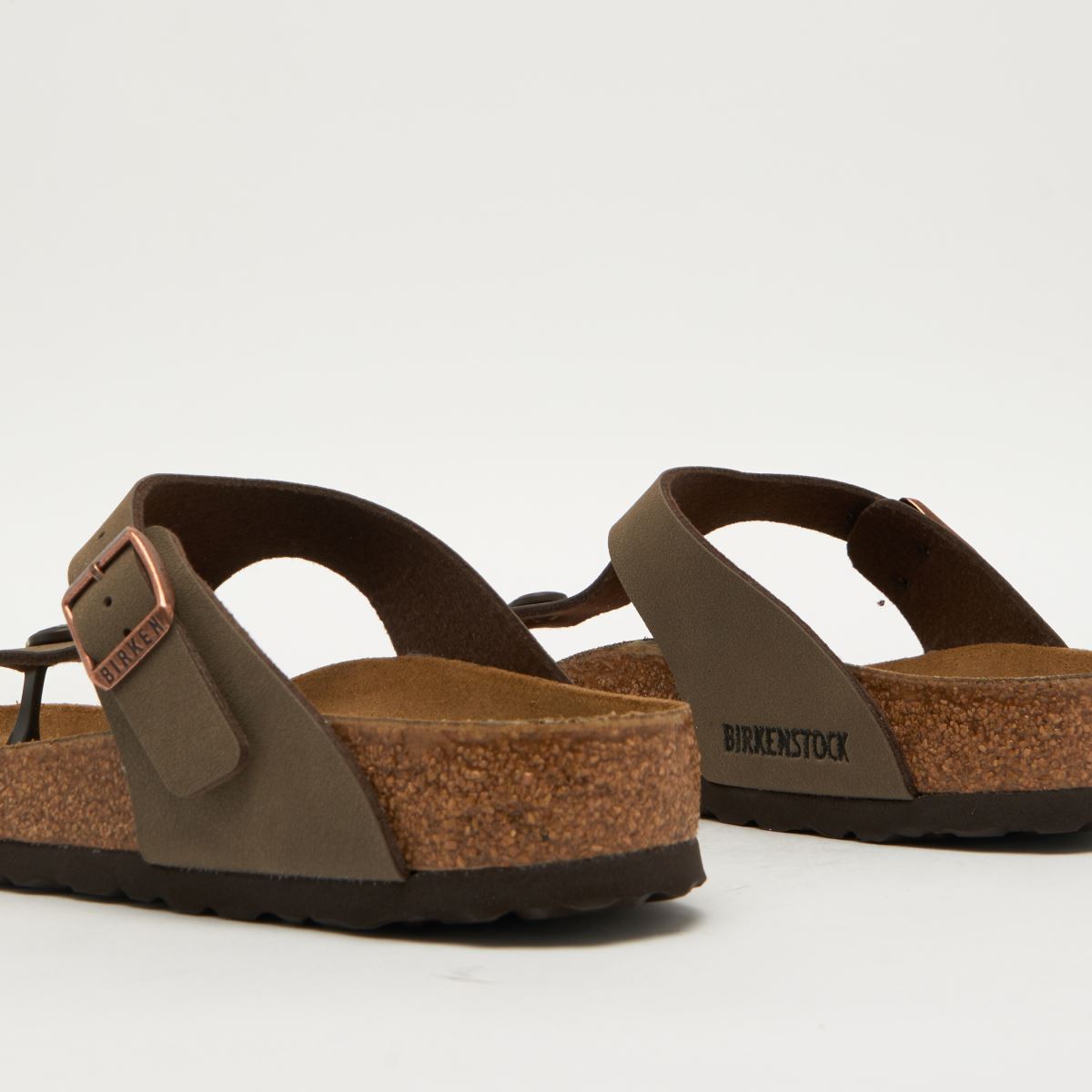 BIRKENSTOCK gizeh szandálok barna színben