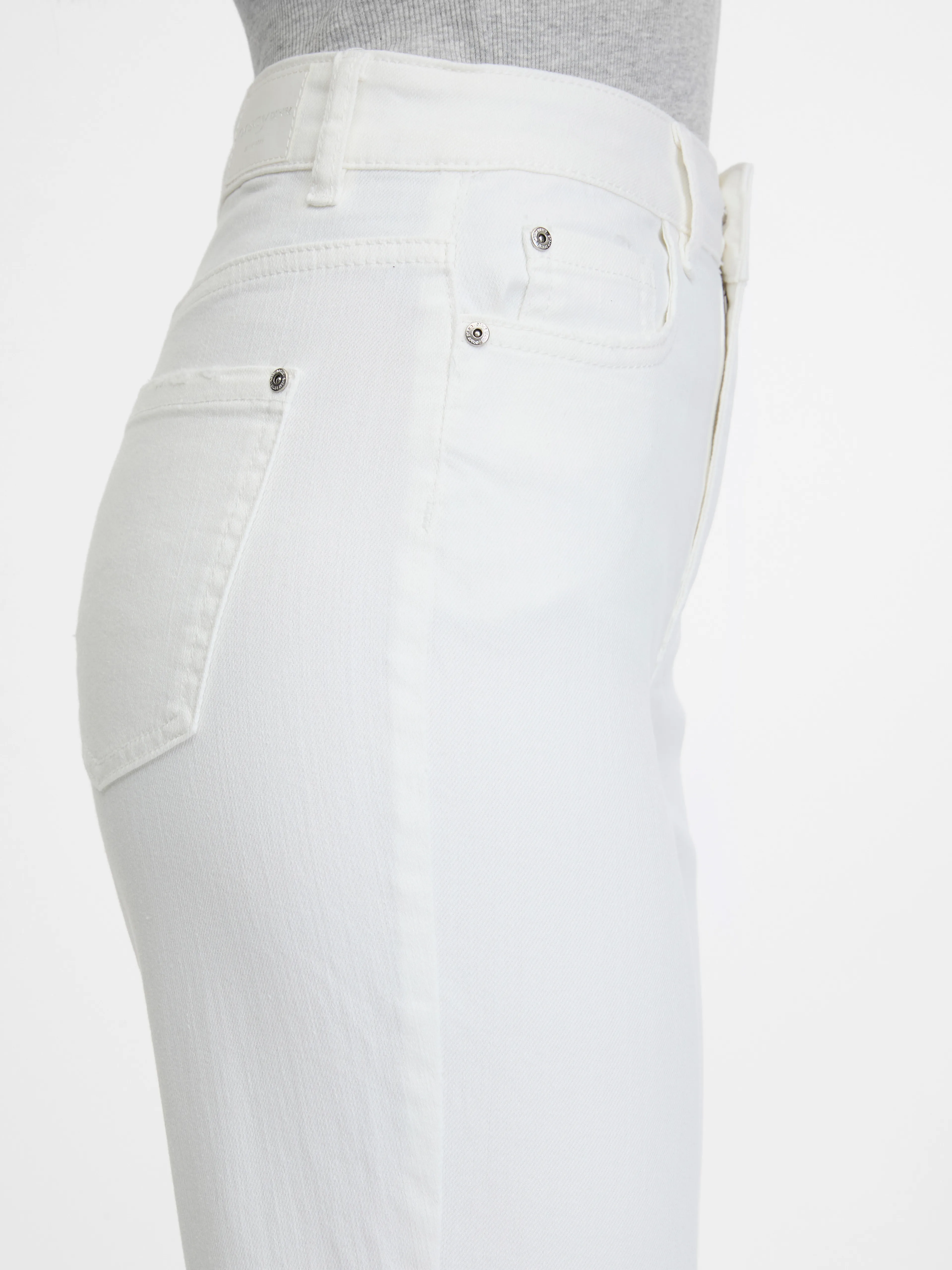 Weiße Cropped Mom Fit Damenjeans ORSAY