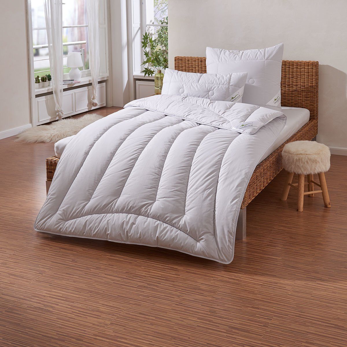 Naturhaarbettdecke, Kamelhaar, TRAUMSCHLAF, Füllung: 100% Kamelhaar, Bezug: 100% Baumwolle, waschbare Ganzjahresdecke