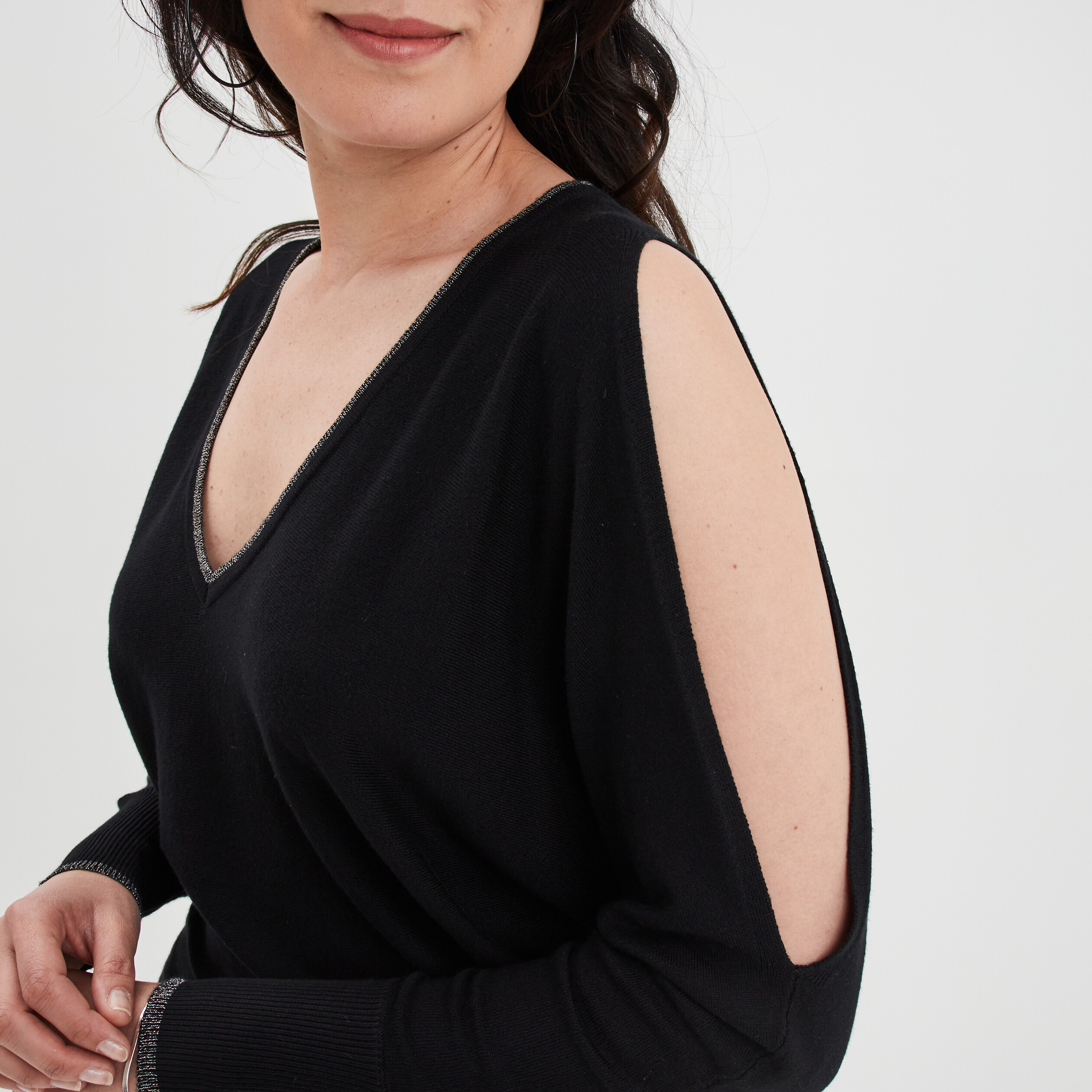 Pull manches chauve-souris à ouvertures noir femme | La Halle