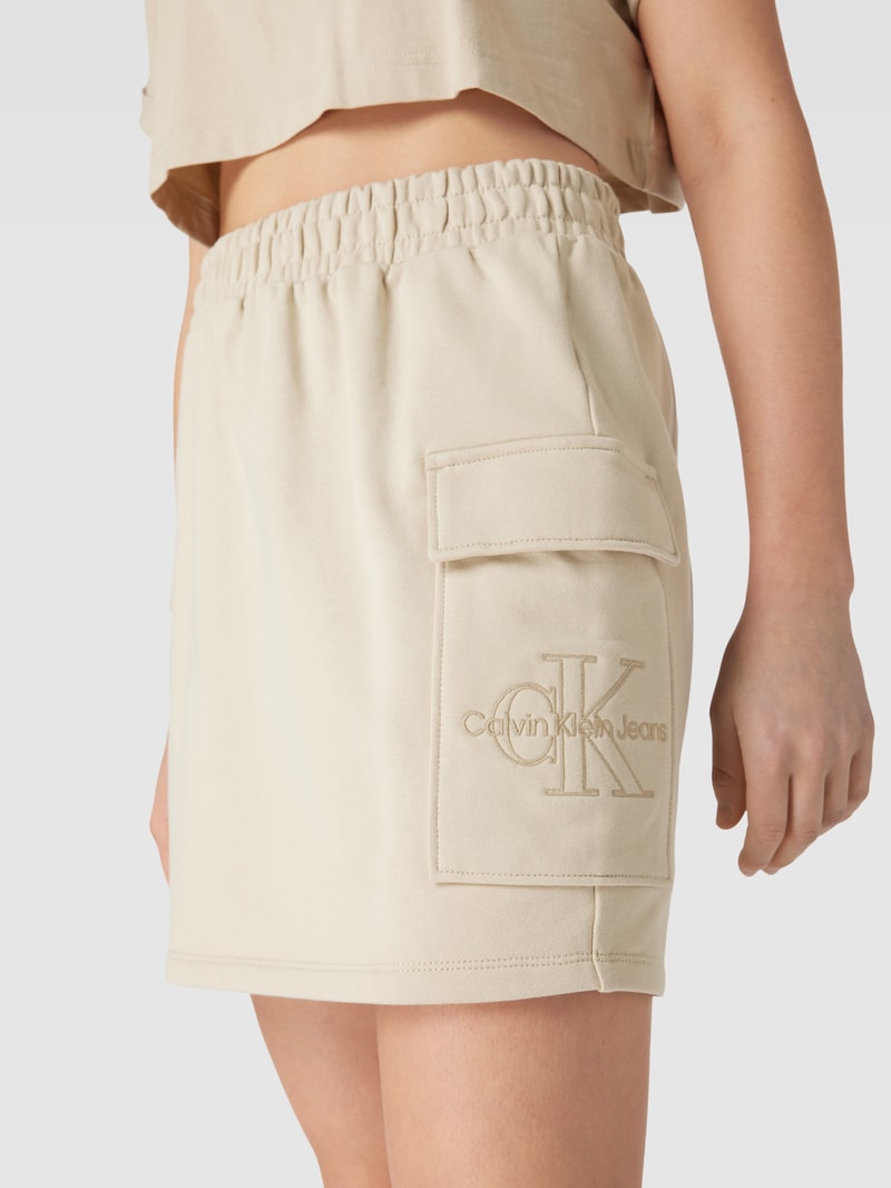 Minirock mit Label-Stitching Modell 'EMBROIDERED' in sand