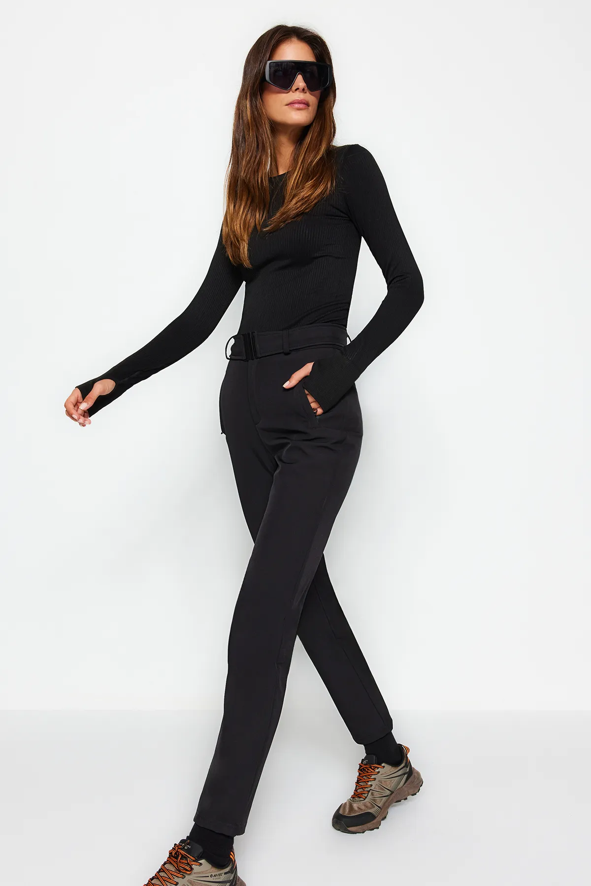 Trendyol Collection  Schwarze wasserabweisende Fallschirmhose aus der Winter Essentials/Ski-Kollektion THMAW24EA00001