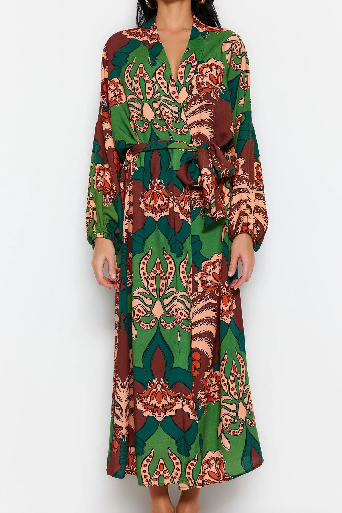 Trendyol Collection  Tropisch gemusterter Maxi-Kimono und Kaftan aus 100 % Baumwolle mit Gürtel TBESS23KM00057