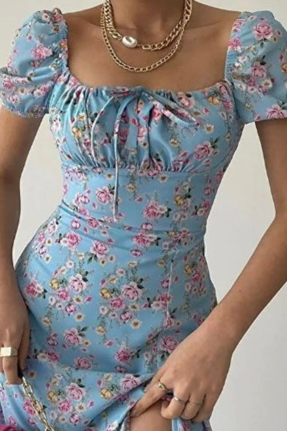 jüji  Damen Schlitz, Locker sitzender Rock, Ausschnitt, Bindedetail, Kurzarm, geblümtes weißes Sommerkleid