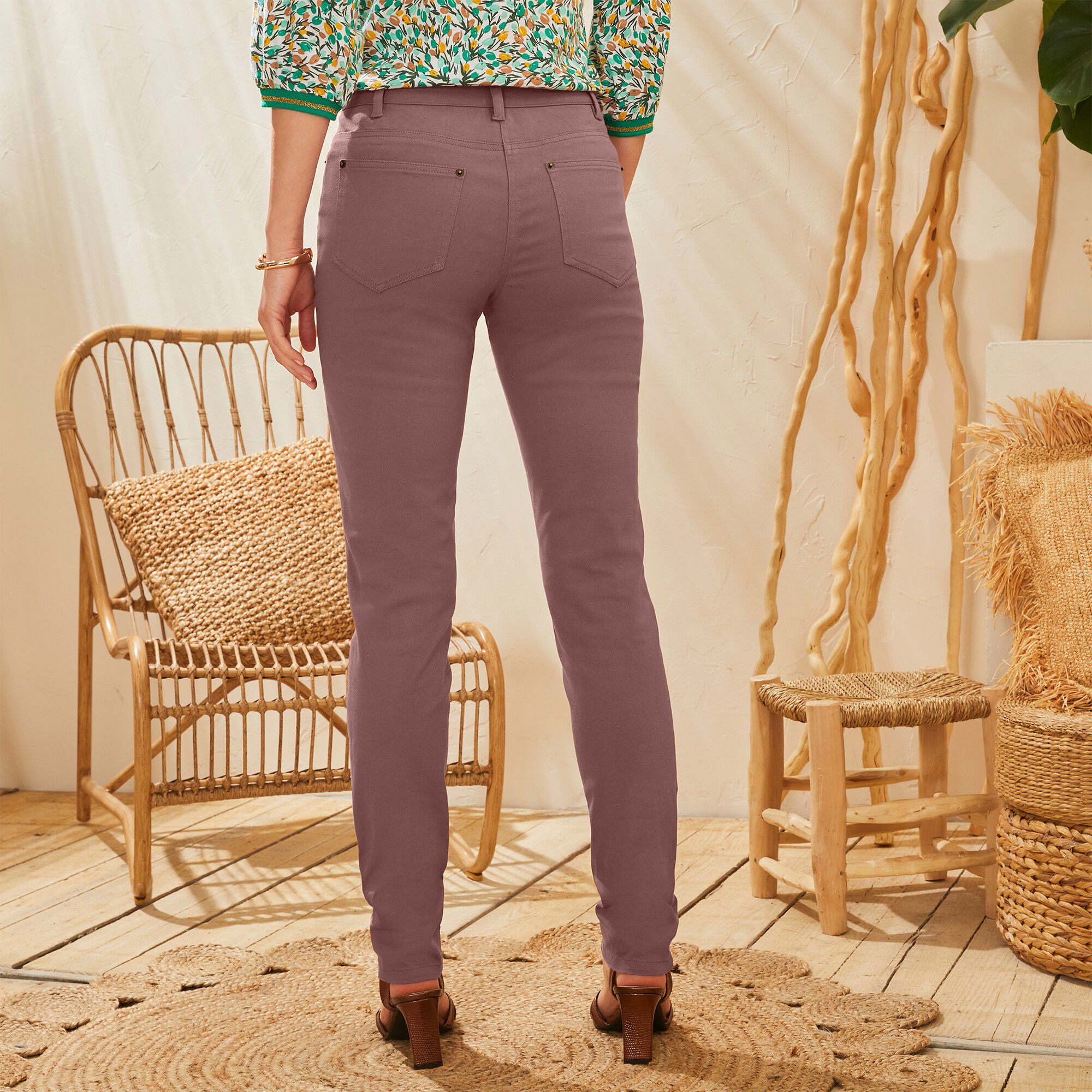 Pantalon fuselé couleur