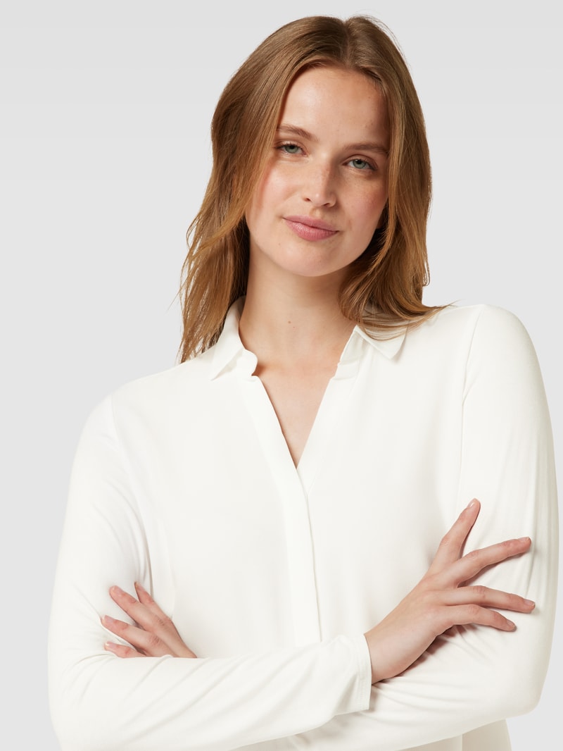 Bluse mit V-Ausschnitt Modell 'Frera' in offwhite