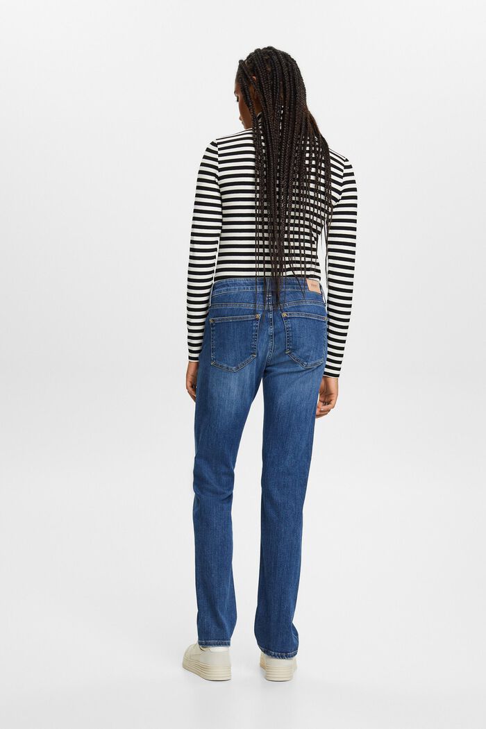 Gerade geschnittene Jeans mit mittelhohem Bund