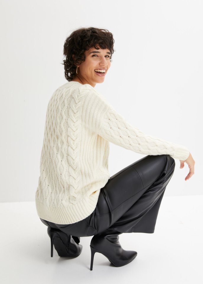 Strickpullover mit Zopfmuster